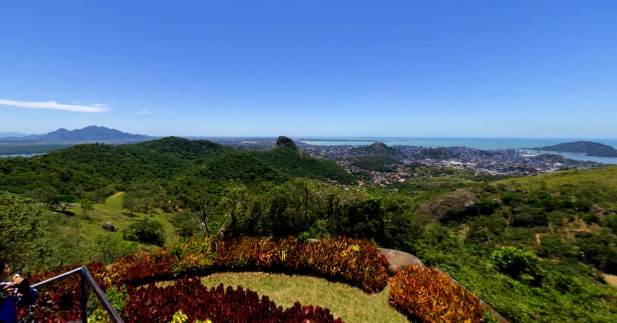Parque Estadual da Fonte Grande - Vitória ES Vista panorâmica do Parque Estadual da Fonte Grande com cidade de Vitória ao fundo