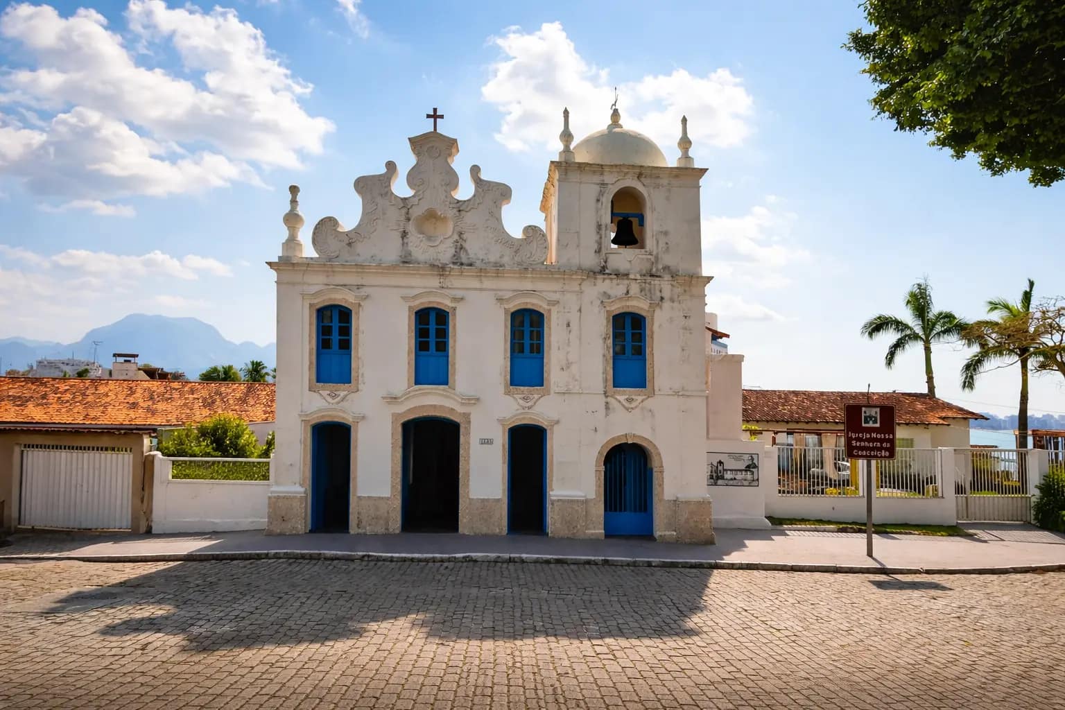 Centro histórico Guarapari Centro histórico de Guarapari no Espírito Santo com construções antigas e influência colonial