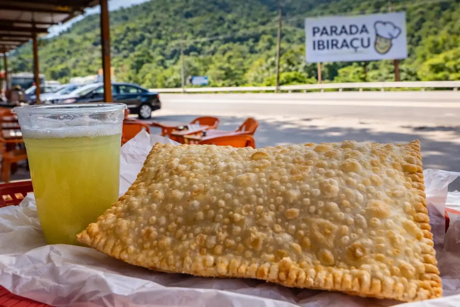Pastel de Ibiraçu no Espírito Santo Pastel servido em parada de estrada em Ibiraçu no Espírito Santo